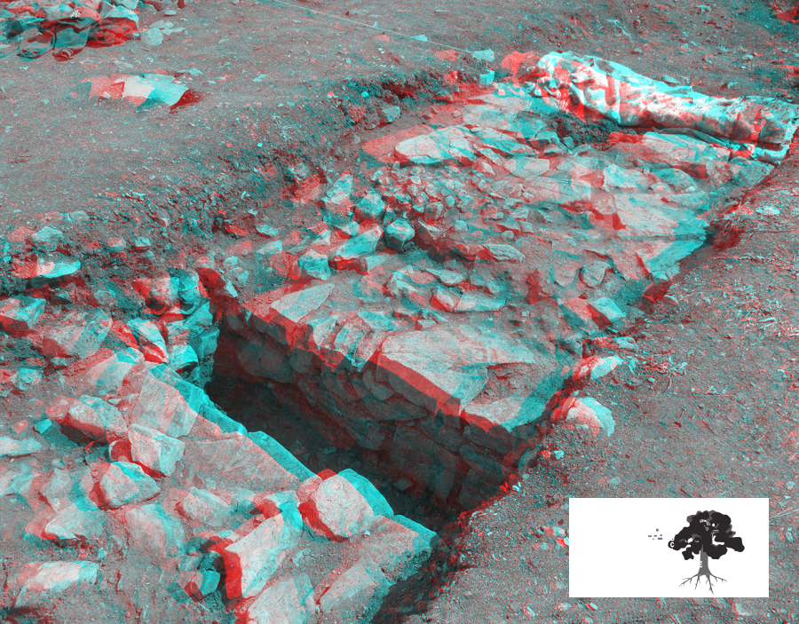 Caniveau et mur de fortification
