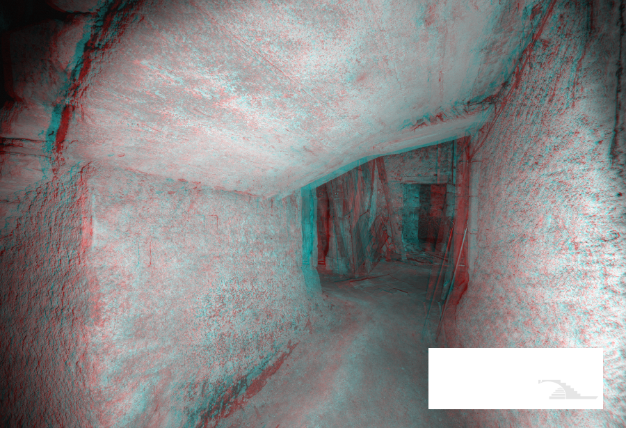 Mur d'entrée sous l'escalier (N&B)